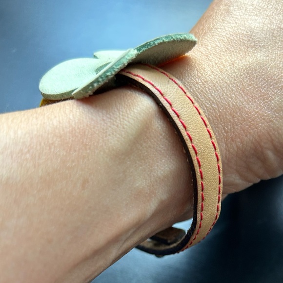 Authentic Cacharel Floral design adjustable leather bracelet - Picture 6 of 7